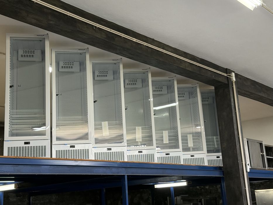 Vitrines  Verticais NOVAS Várias  Fazemos intalação