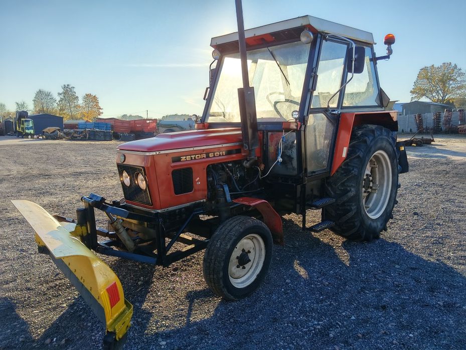 Ciągnik Zetor 6011 pług śnieżny i piaskarka