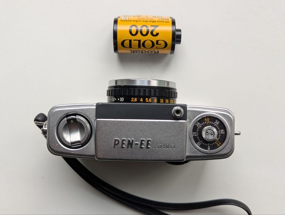 Olympus pen EE-S  Half-frame (півкадр)