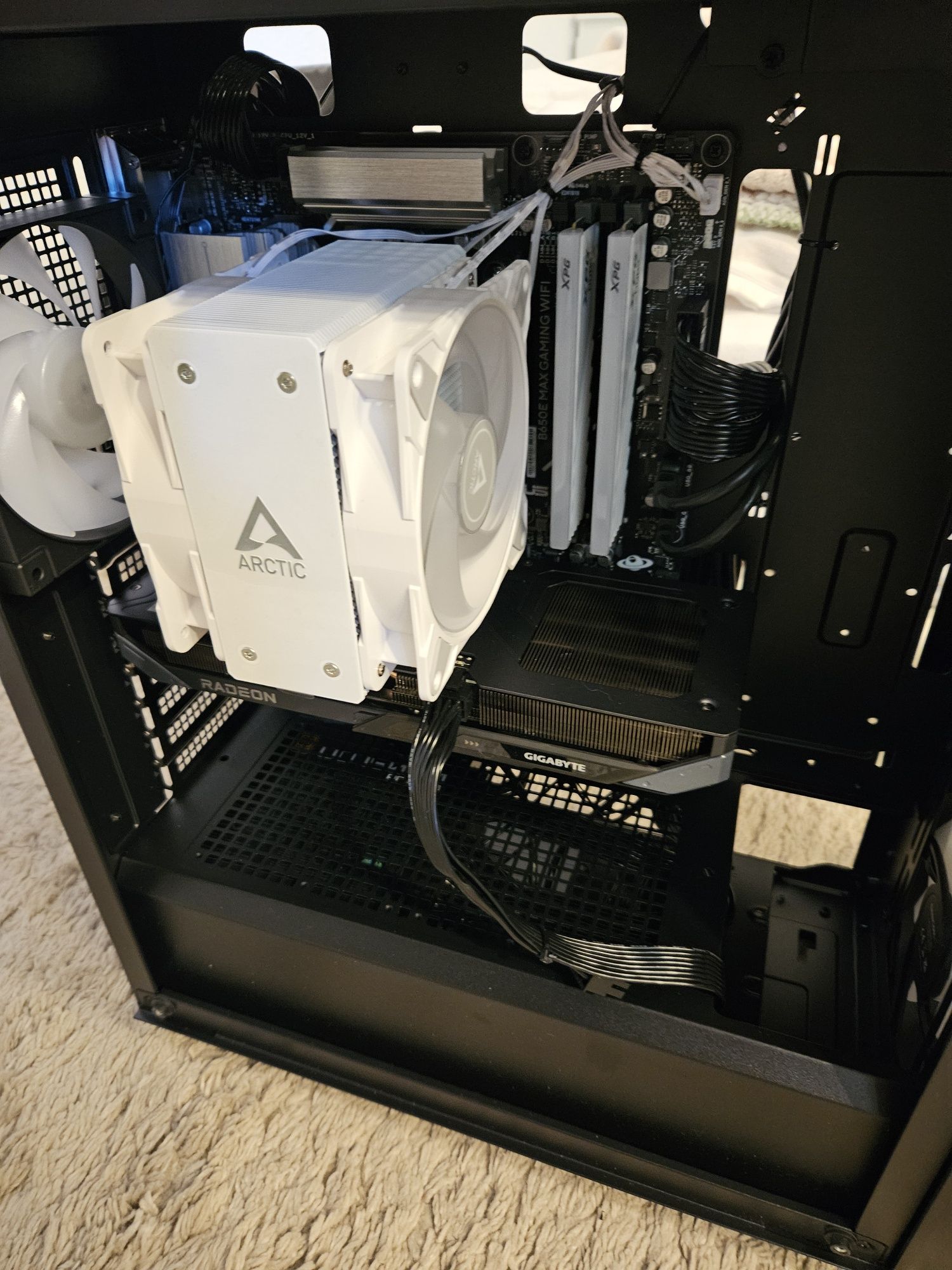 Komputer gamingowy, Radeon RX 9060 XT