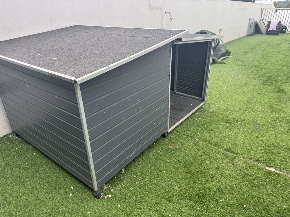 2 casotas uma Ares XXL Plus e uma Ares L Plus