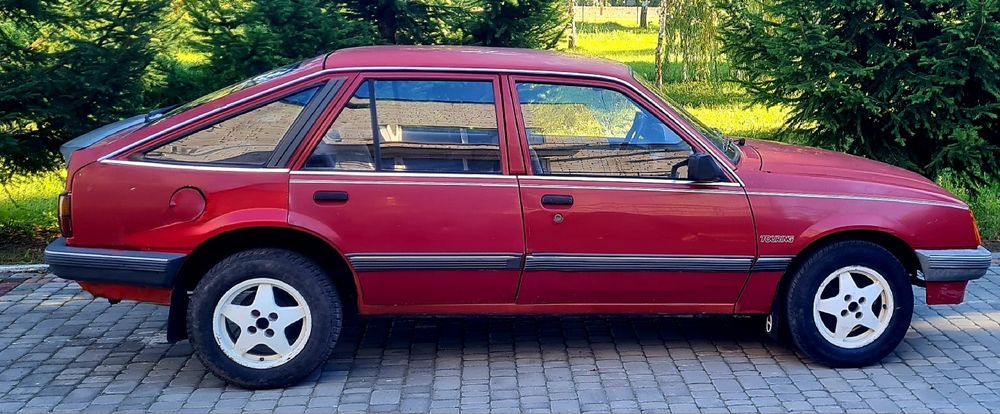 Opel Ascona. 1,6 Газ/Бензин.