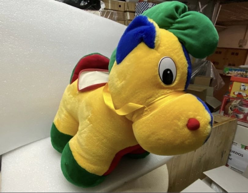 Cavalinho de montar em peluche