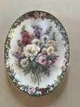 Owalny porcelanowy talerz kolekcjonerski Remembrance Lena Liu's Floral