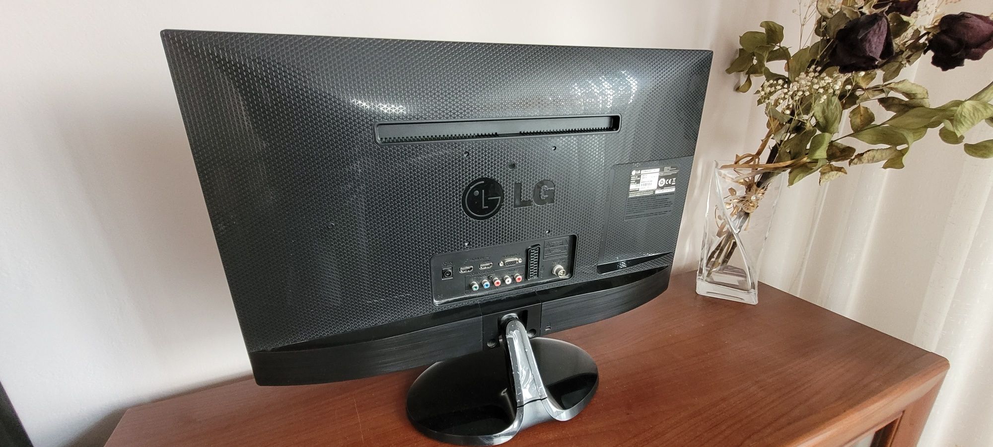 Komputer Stacjonarny Intel i5, 8GB RAM, SSD 256GB + Monitor 24 LG IPS