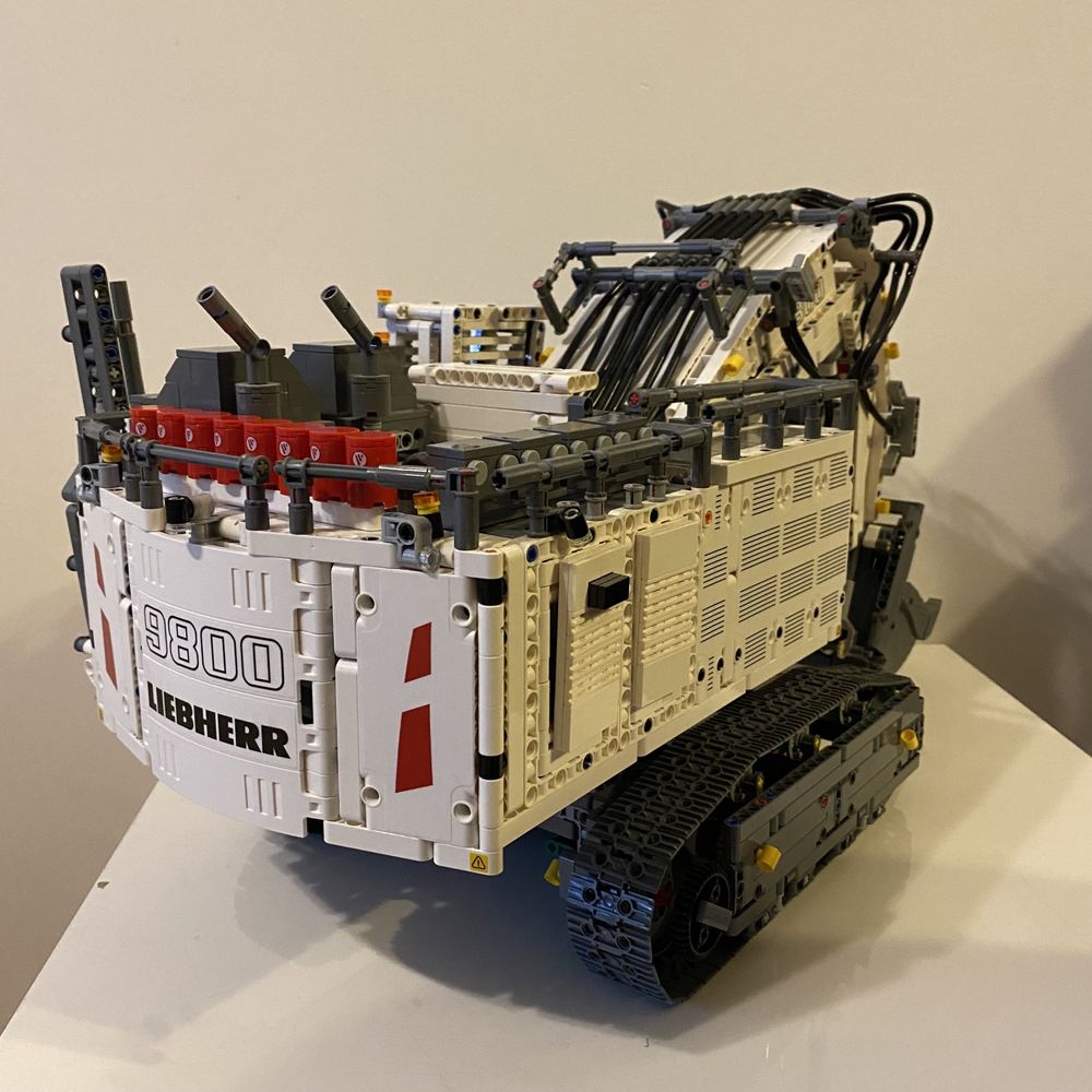 Klocki LEGO Technic 42100 —  Liebherr R9800