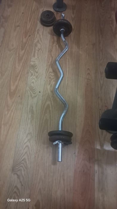 vendo banco supino newfit sculptor reto e inclinado 
barra de 15kg com