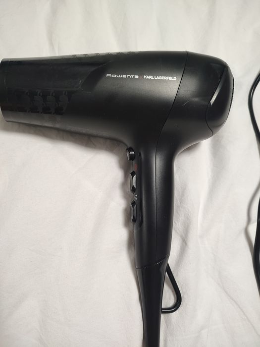 Фен очень хорошо сушит волосы 380 грн