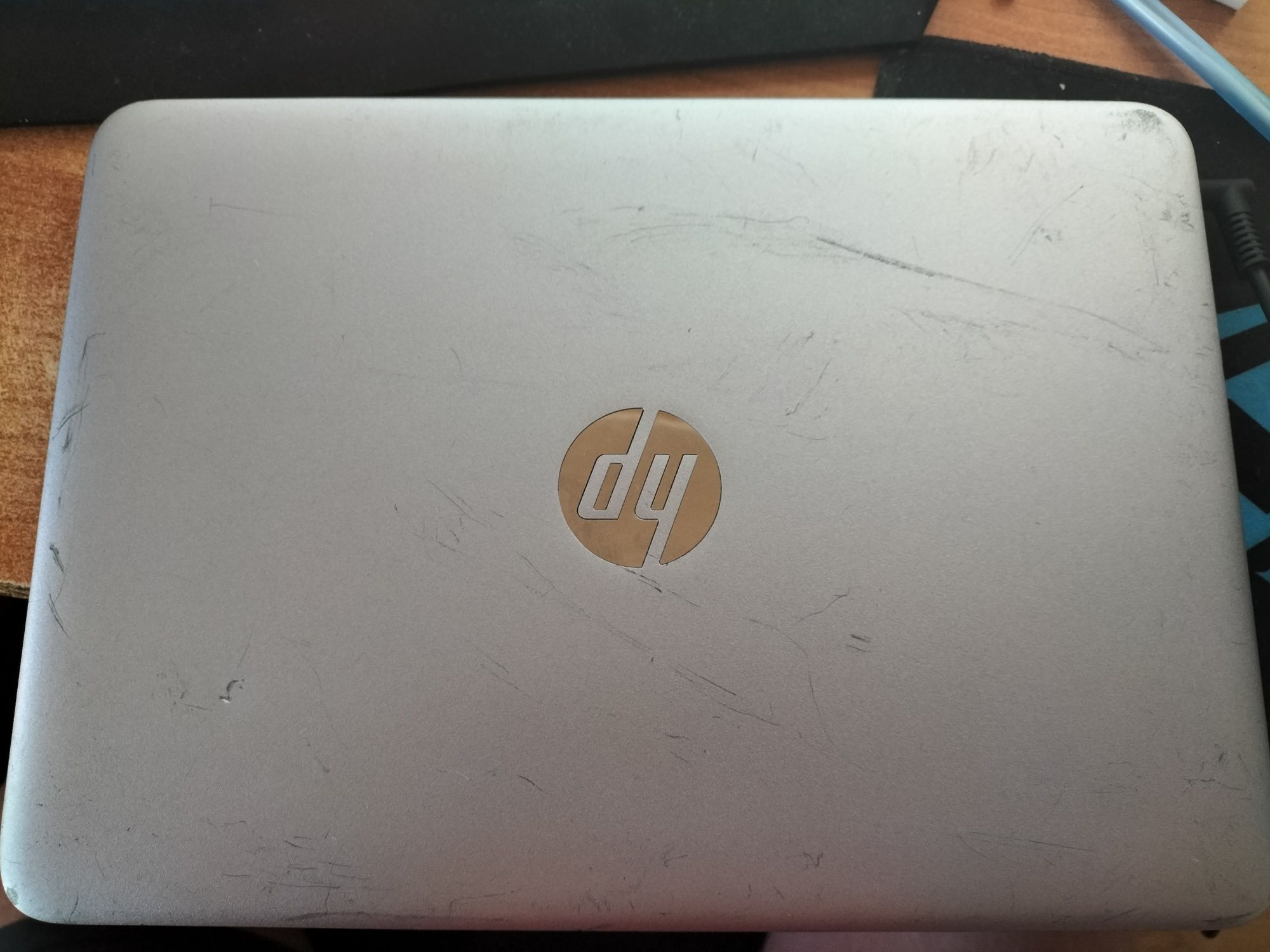 HP elitebook 820 G3 i5-6200u