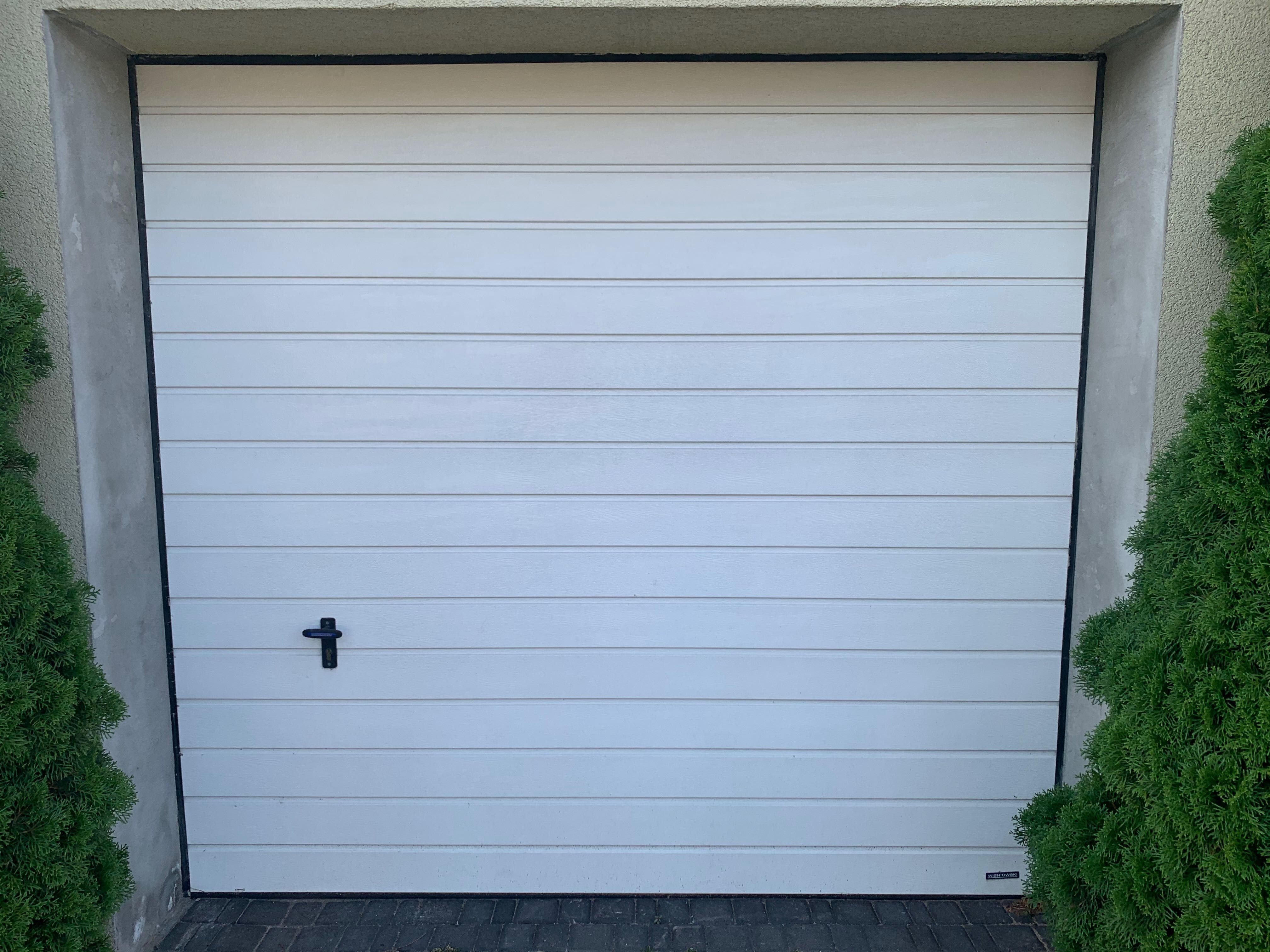 Brama garażowa Wiśniowski do otworu 240x225 - dwie sztuki