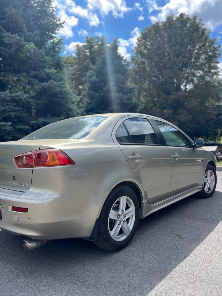 Mitsubishi Lanser x