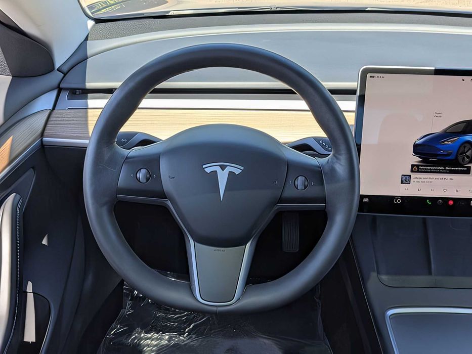 Tesla Model 3      2022