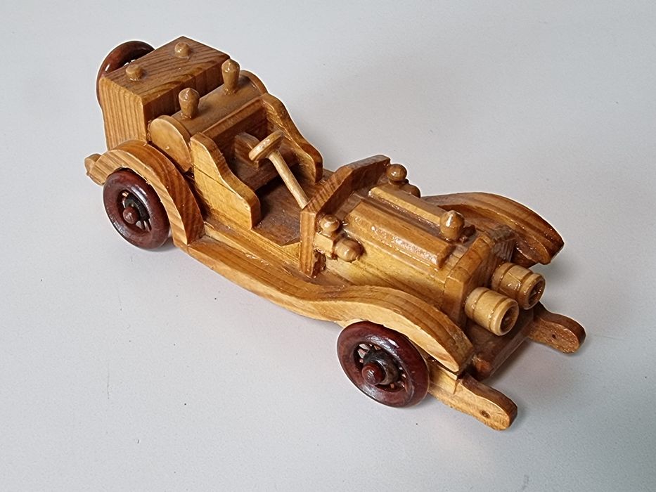 Calhambeque miniatura em madeira