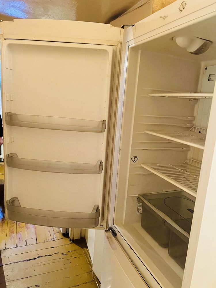 Холодильник Whirlpool 180 см