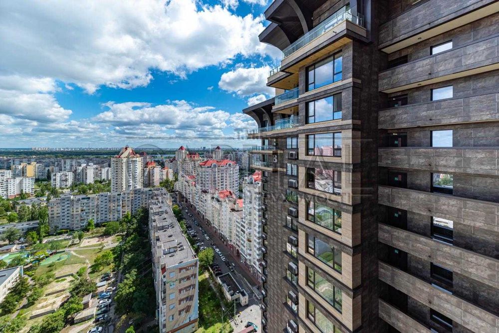 ОРЕНДА Бізнес-клас на висоті: стильна 3-к 108м2 з авторським ремонтом