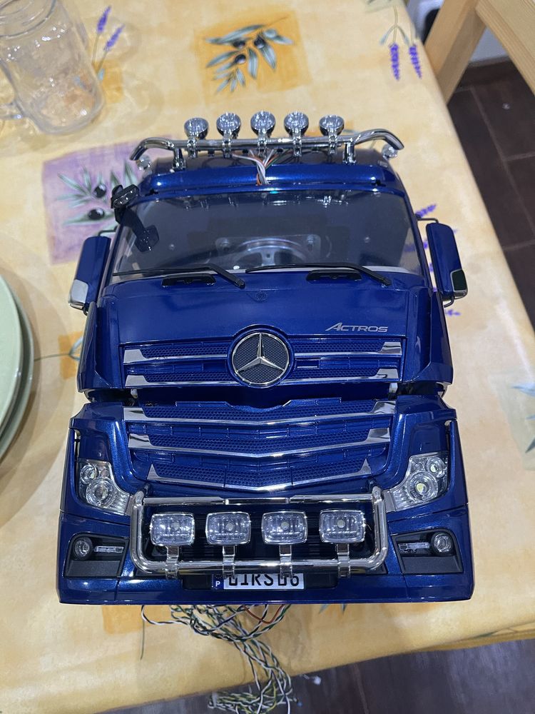 Camiao 1/10 mercedes