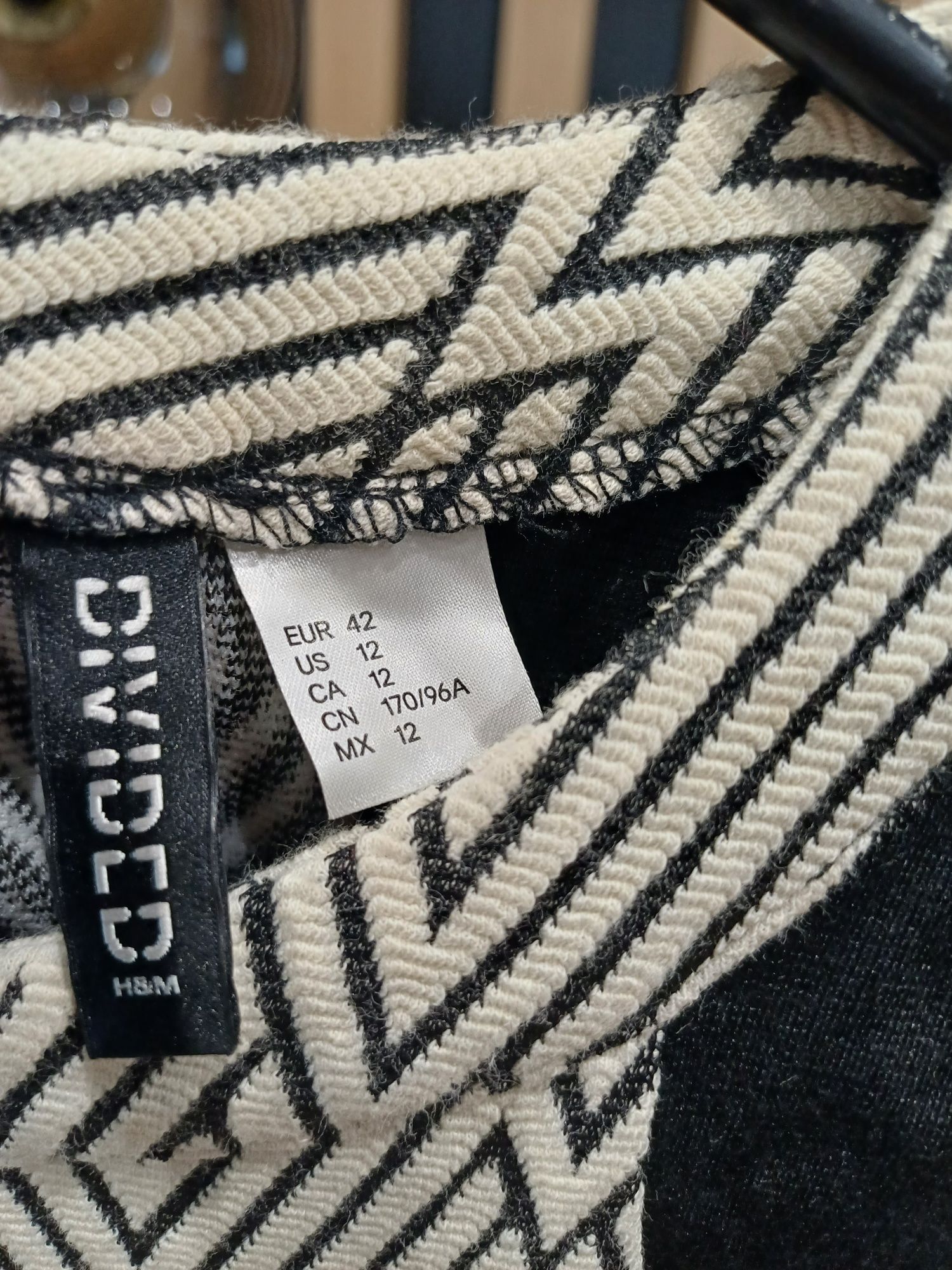 Sukienka H&M rozmiar 42 wyszczuplająca OKAZJA