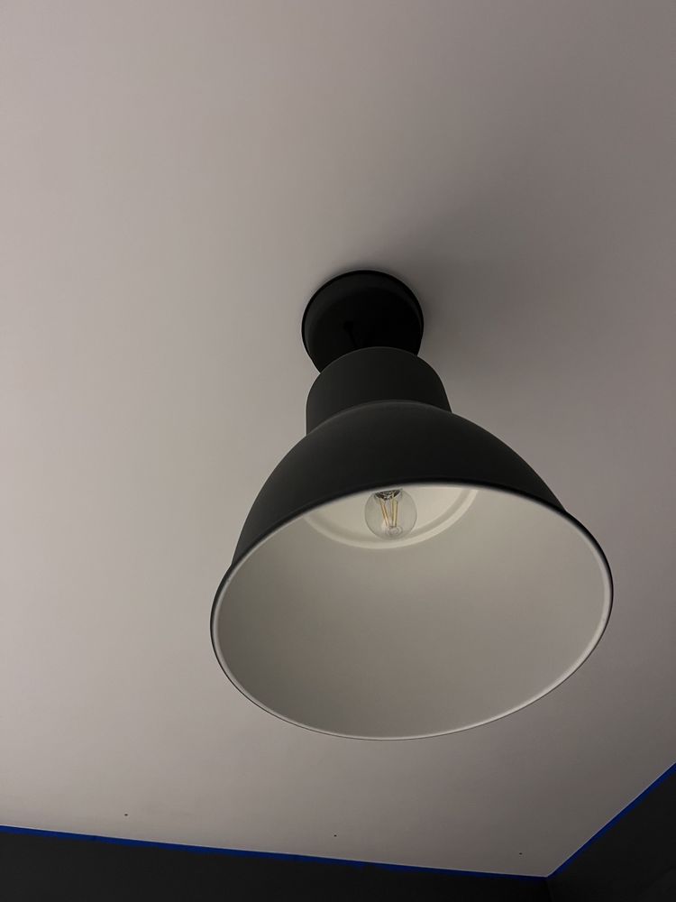 Metalowa Czarna lampa wiszaca POP