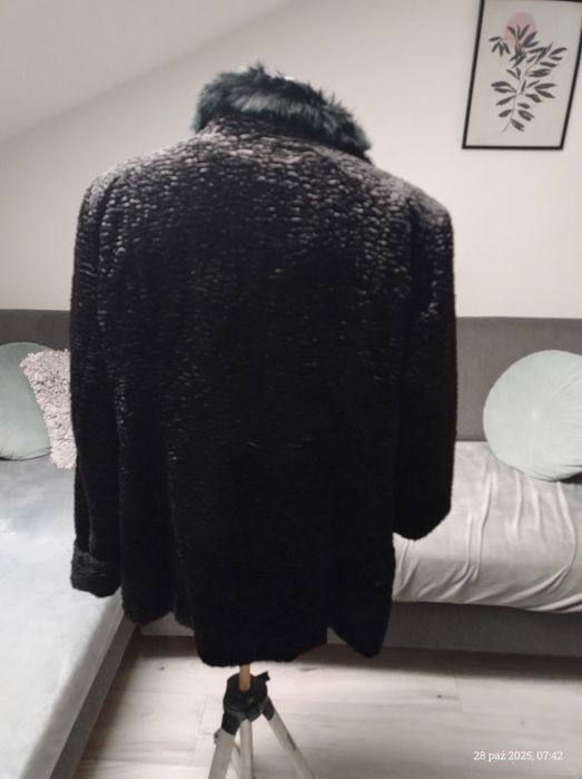 Futro sztuczne czarne.