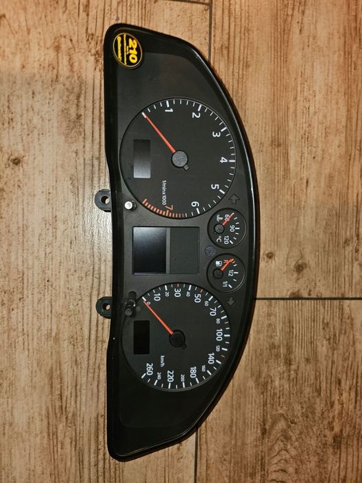 ZEGARY LICZNIK A4 B5 LIFT 2.4 2.8B 8D0920900B