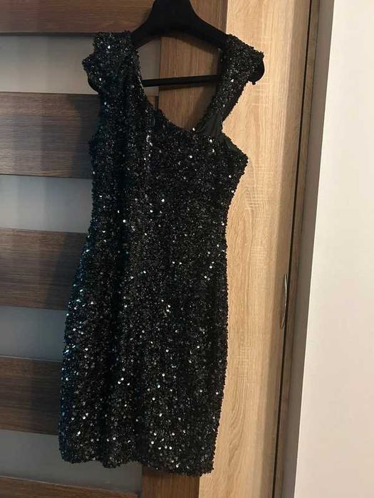 Cekinowa sukienka sylwestrowa wieczorowa