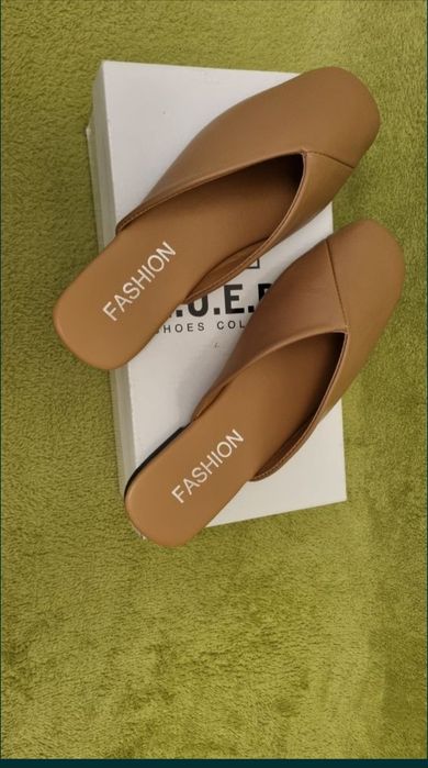 Шльопанці жіночі.