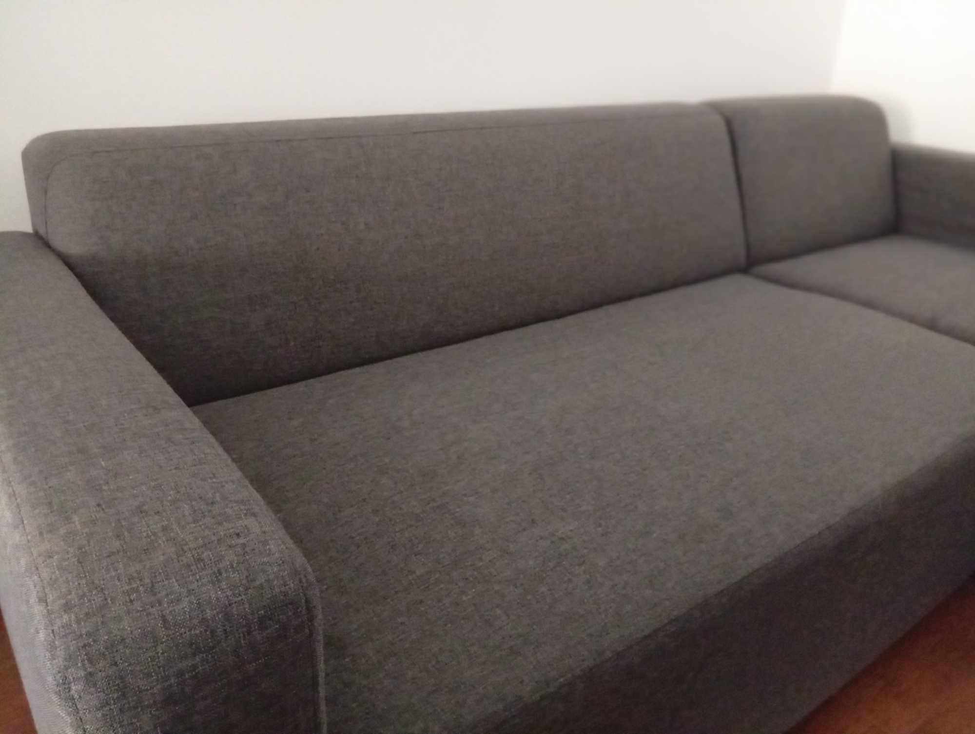 Sofá cinzento escuro