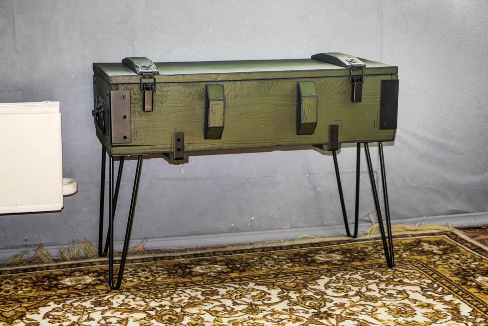 Стильний столик в стилі лофт