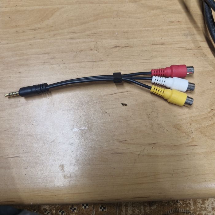 Adapter AV Jack 3.5mm TRRS 4-PIN na 3x RCA Cinch (widełka) do TV