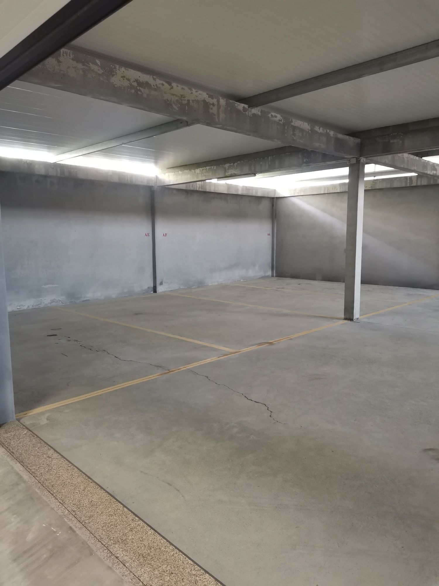 Avenida Santos Graça alugo garagem