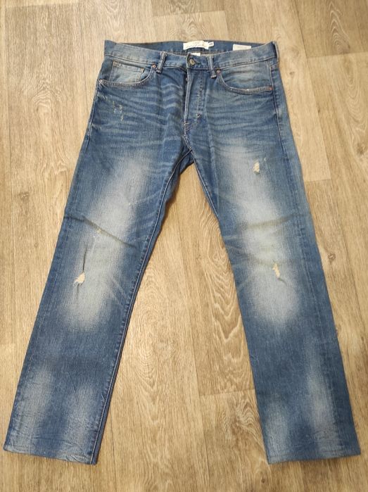 Светлые джинсы HM