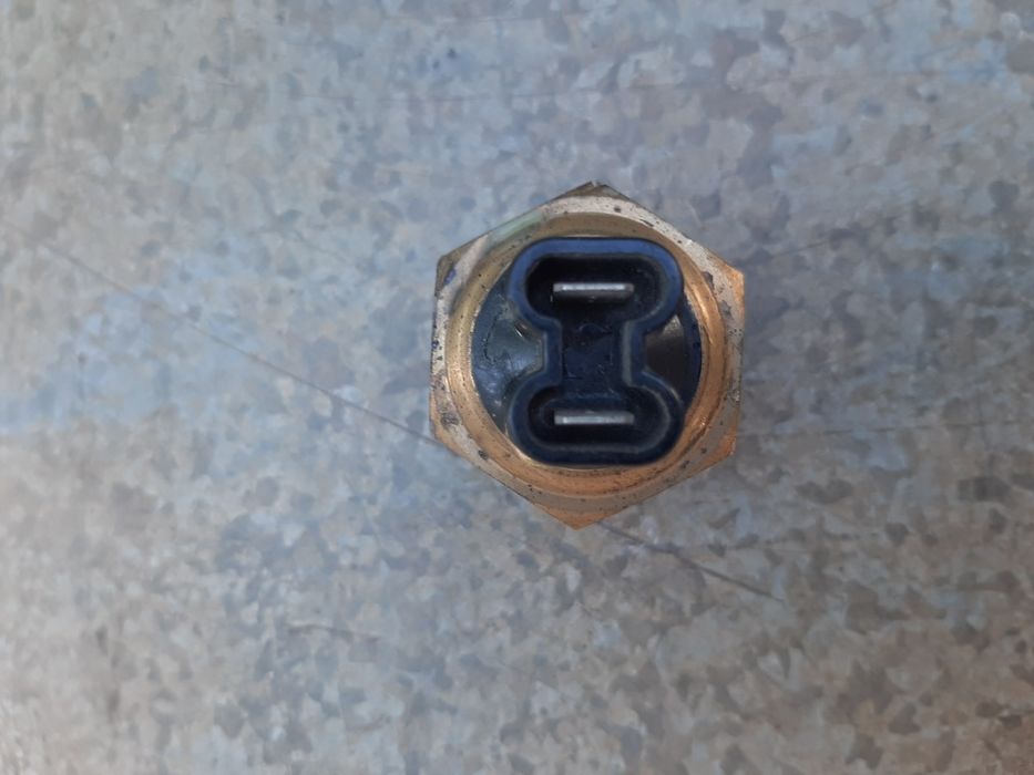 Рамка заднего стекла УАЗ-469, реле регулятор, датчик включения .