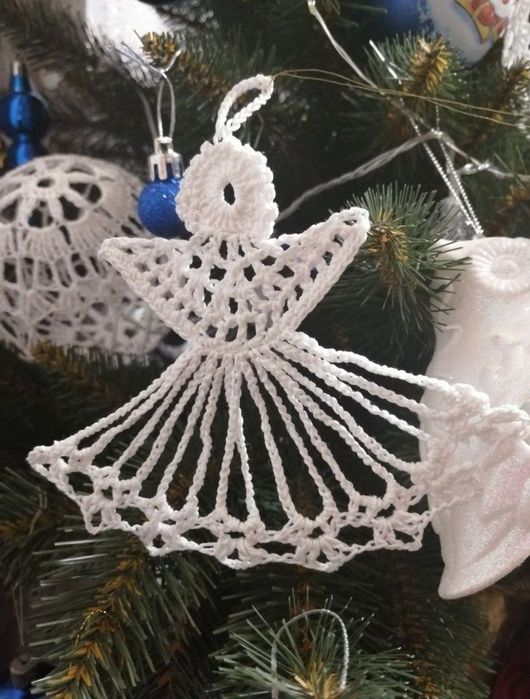 В'язані вироби: сніжинки, ангели, шари для декорації, чашки