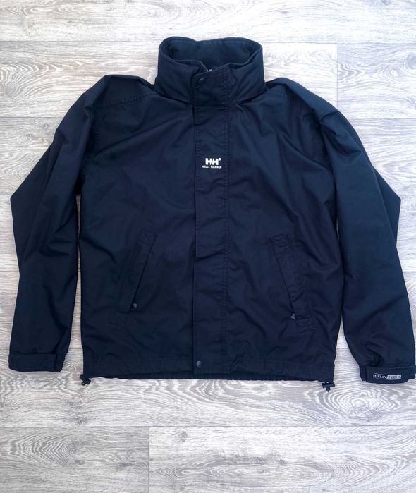 Продам вітровку Helly Hansen