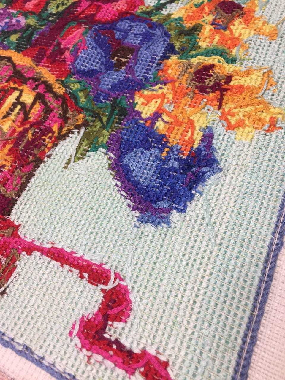 Готовая вышивка крестом Корзинка с цветами  ручная работа для декора
