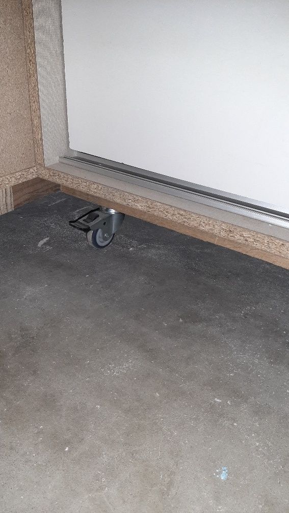Vendo armário muito resistente para garagem