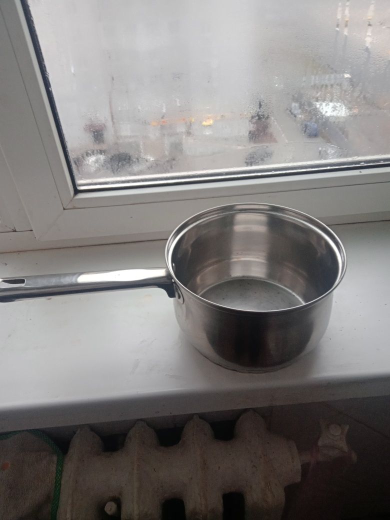 Продам  эмалированую миску ипластмамсовый таз