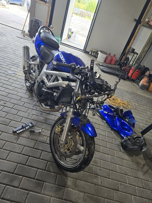 Suzuki są 650 sprawne tylko lampa i plastiki rozwalone
