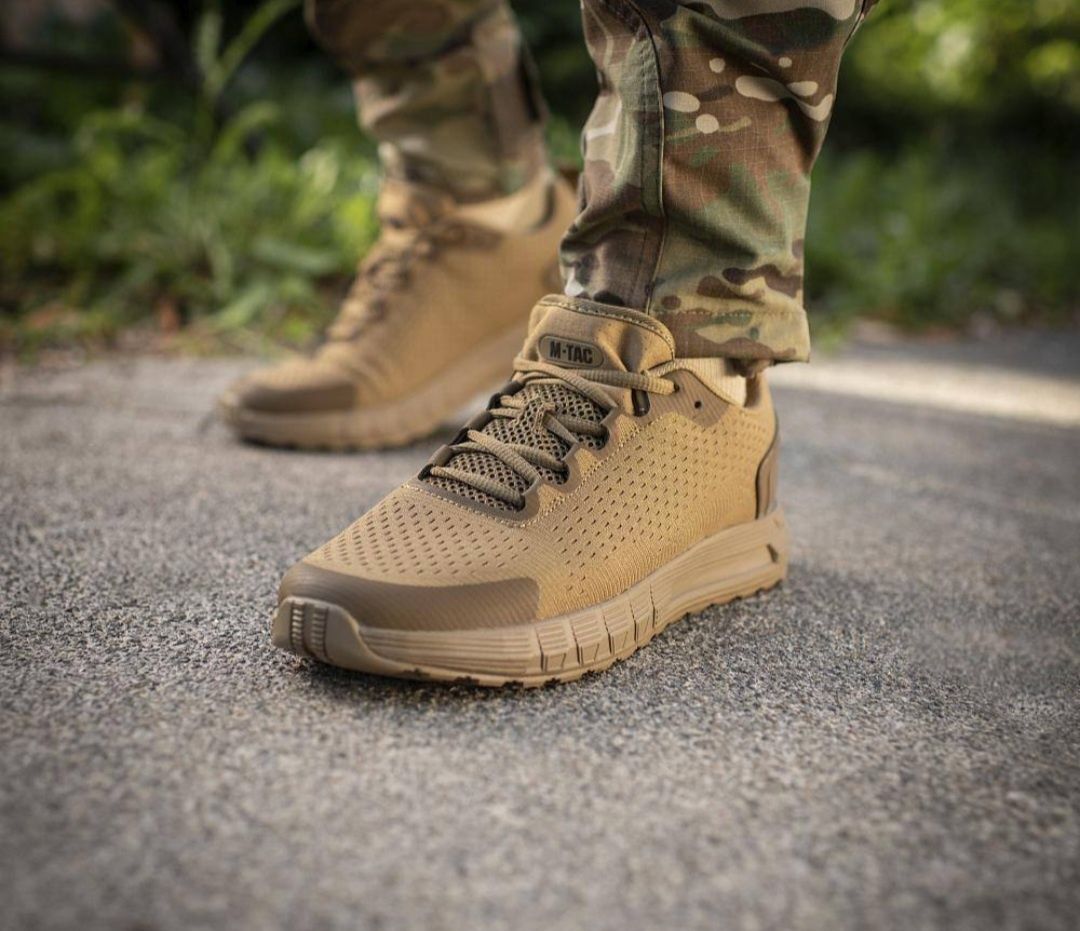 Військове  взуття кросівки
