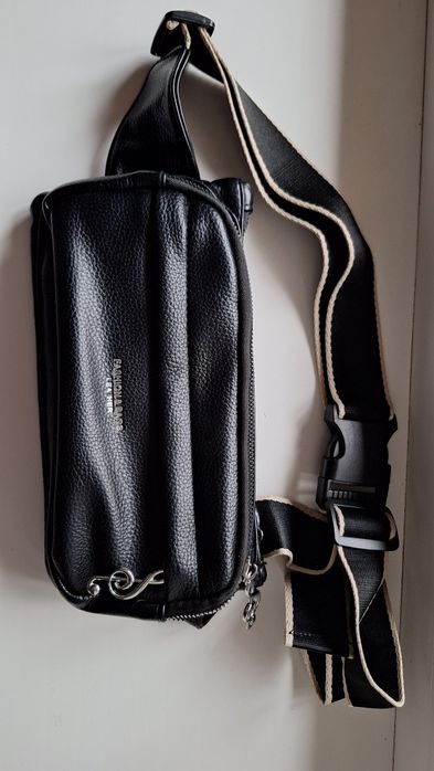 Зручна чорна сумка