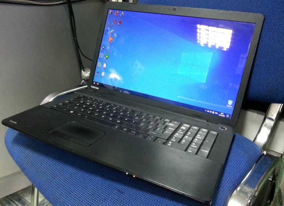 Ноутбук Toshiba 17.3"