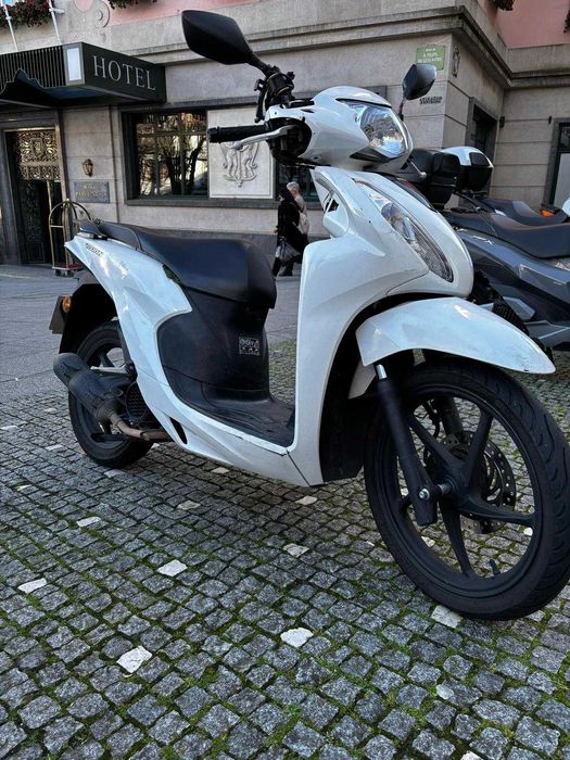 Aluguel de motas (PCX, VISION) renting a bike