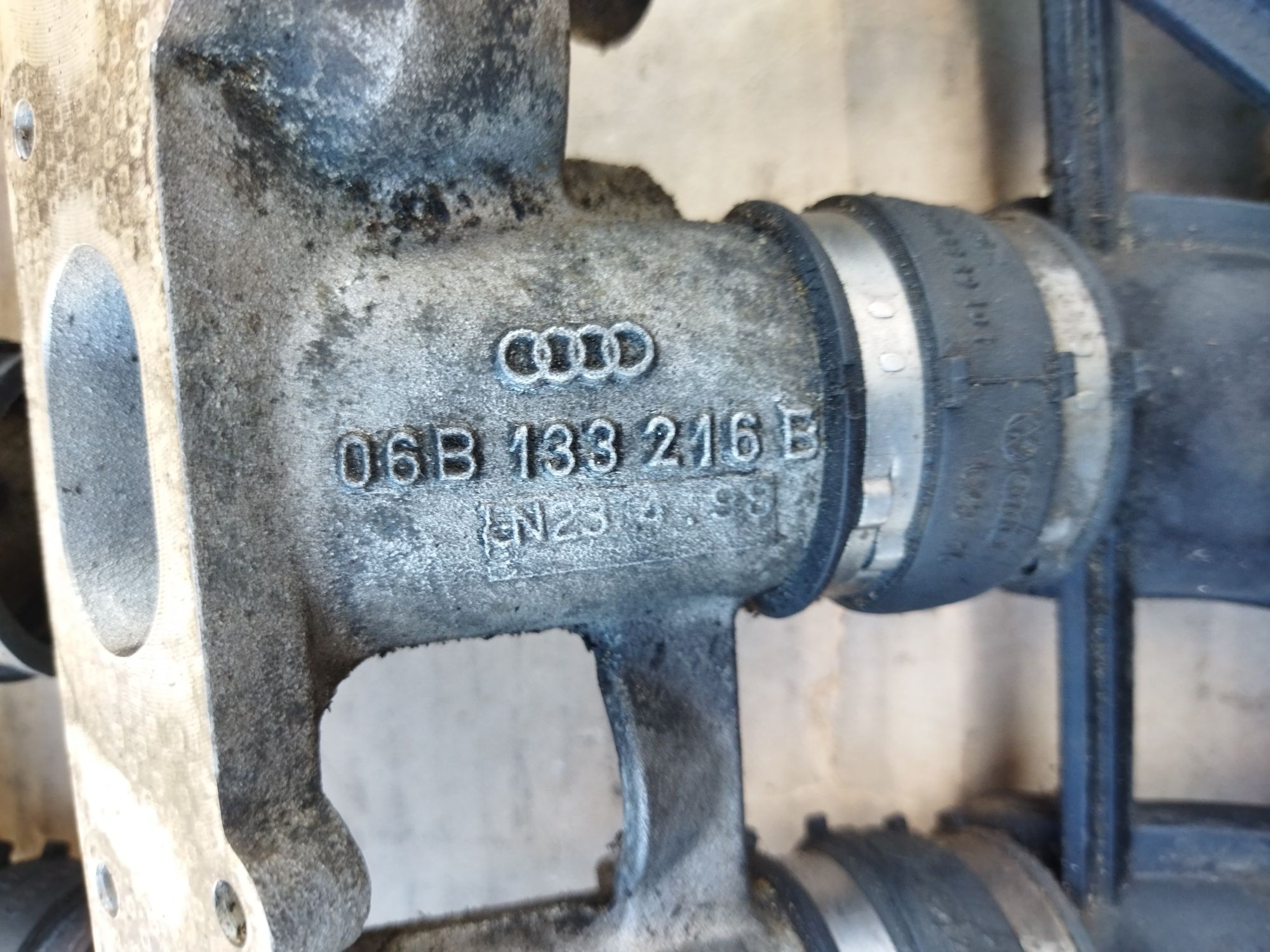 Коллектор впускной Audi A4 B5 1.8 20v 06B133210N Passat B5 1.8 20v APT