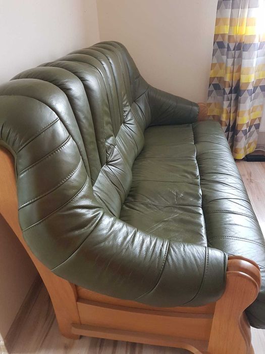 Skórzana Sofa z funkcją spania wraz z fotelami w kolorze zielonym