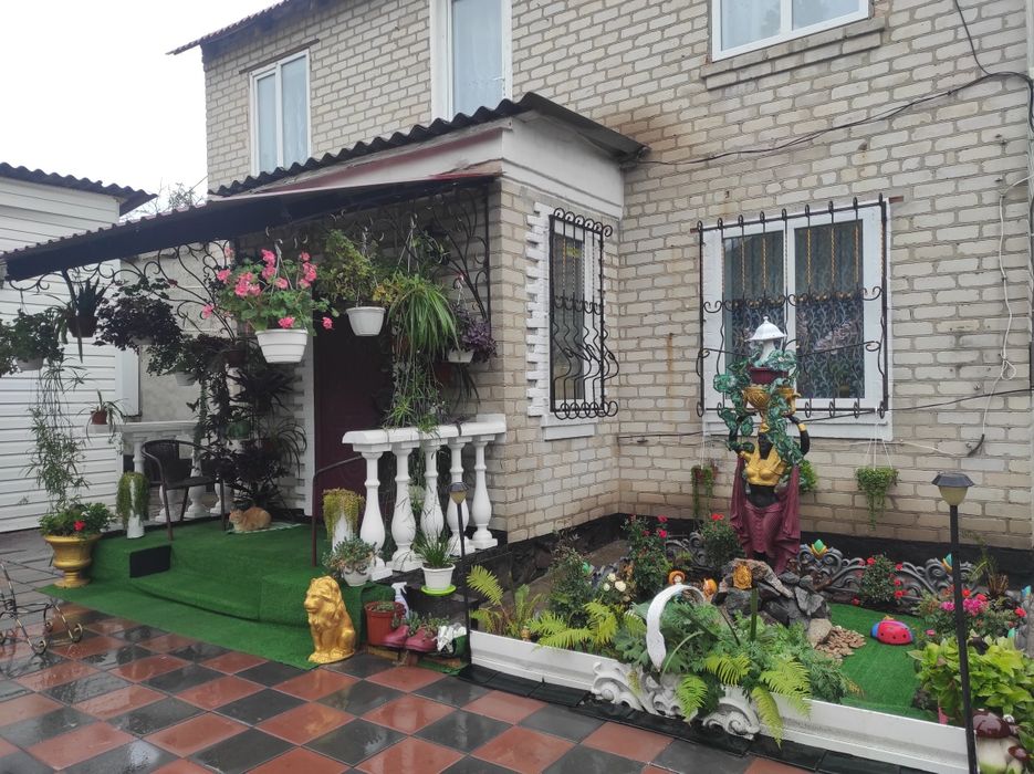 Продам двухэтажный добротный дом в центре города, с евро ремонтом