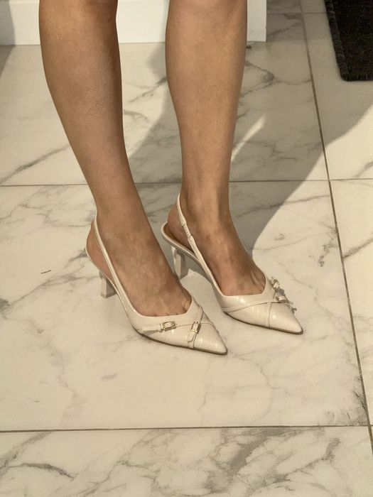 Жіночі туфлі zara
