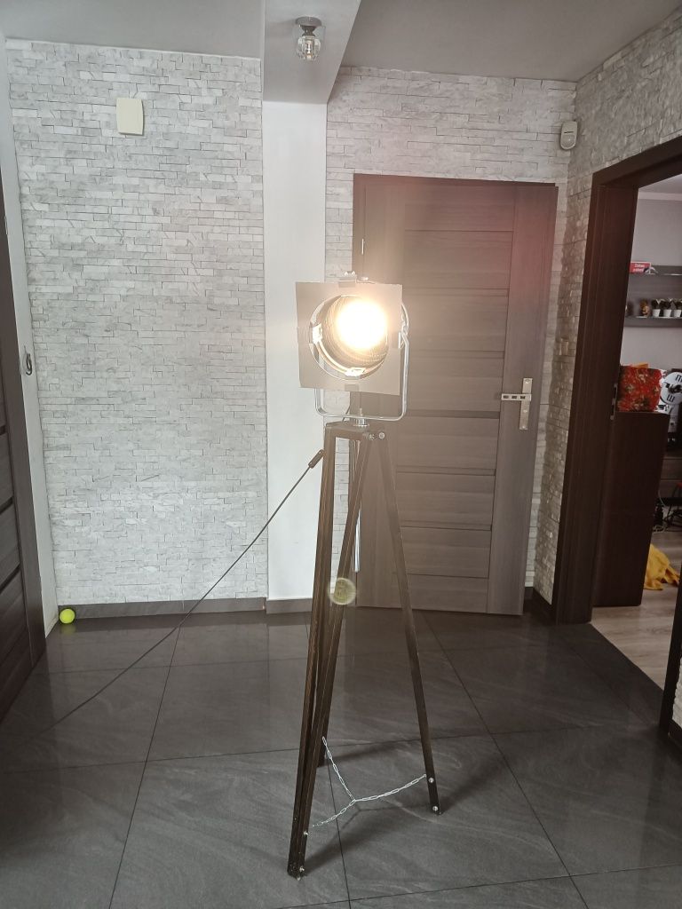 Lampa loft, statyw drewno