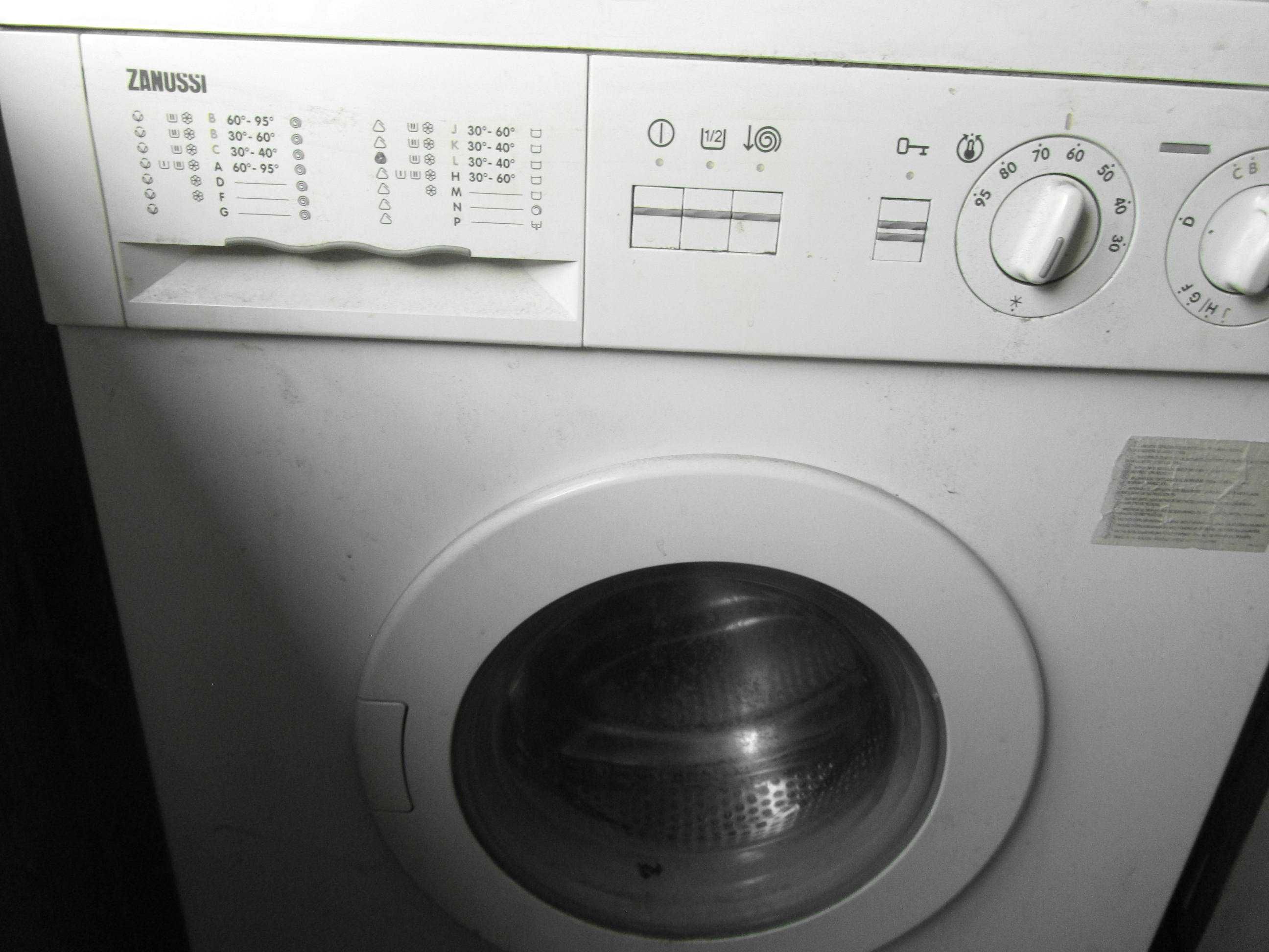 Стиральная машина " Zanussi" FL 904 NN  на 3.5 кг  300 грн