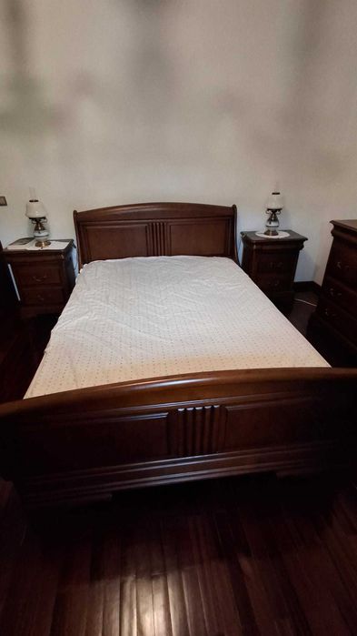Moveis de quarto em madeira maciça