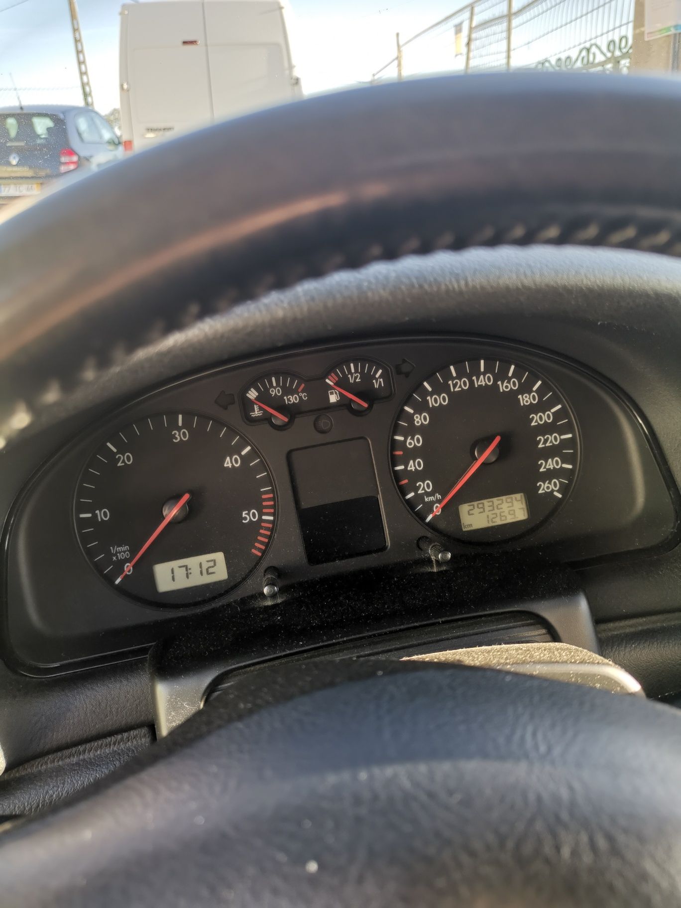 Vende se impecável